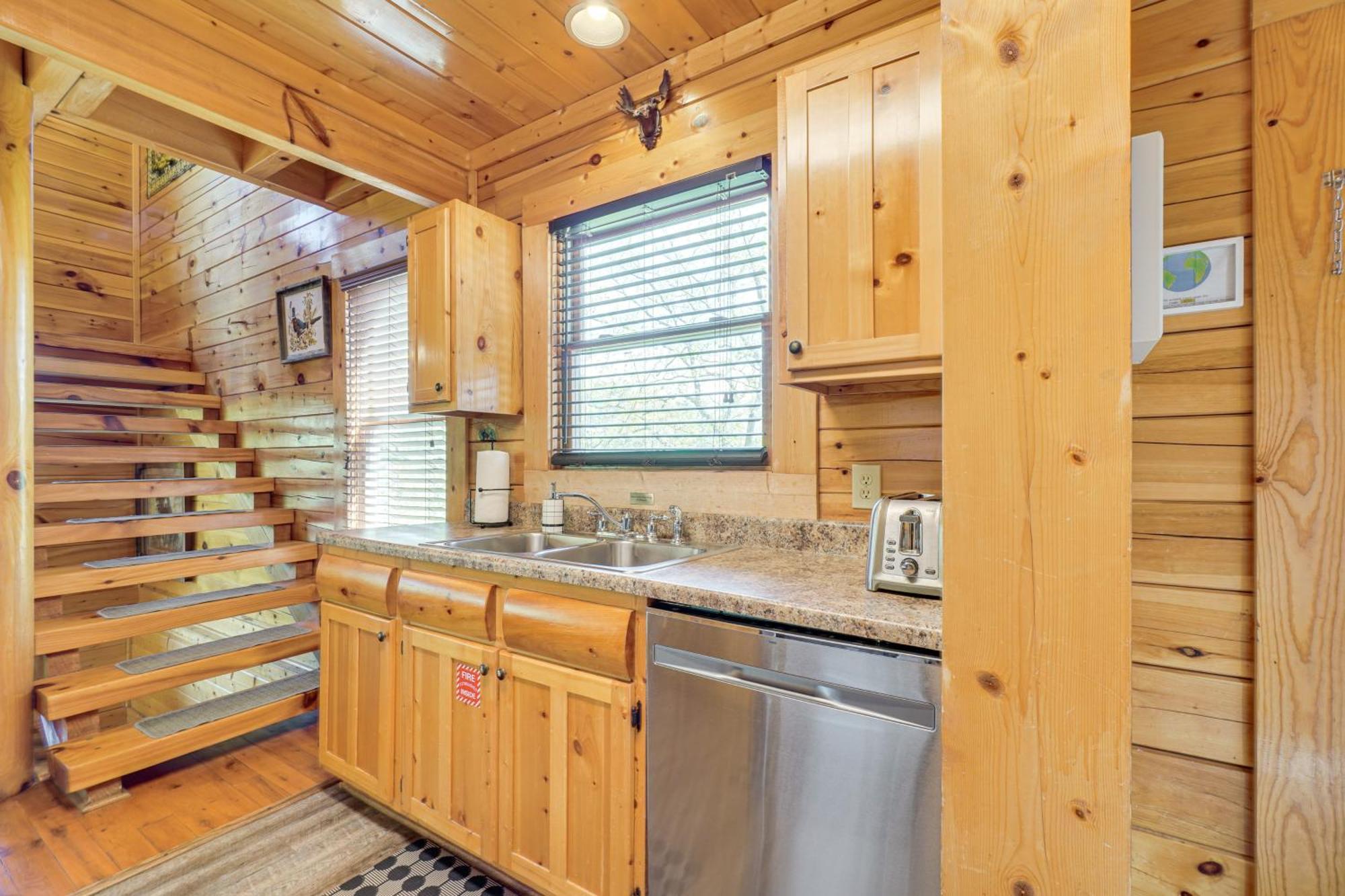 Mountain Dreams Cabin Hot Tub, Sauna And Views! Sevierville Bagian luar foto